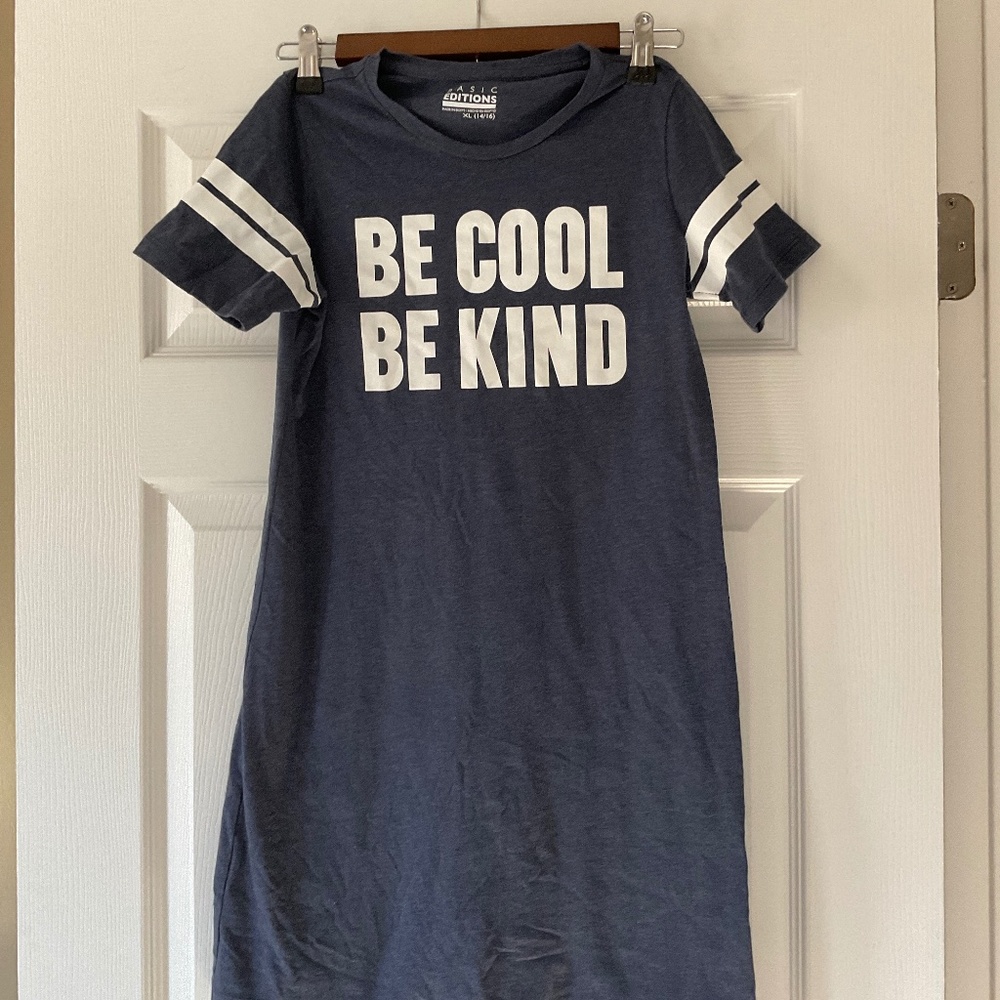 Girls XL 14/16 night shirt, navy blue with white letters
